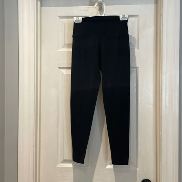 Splits59 Pants - Splits59 cropped leggings SZ medium.